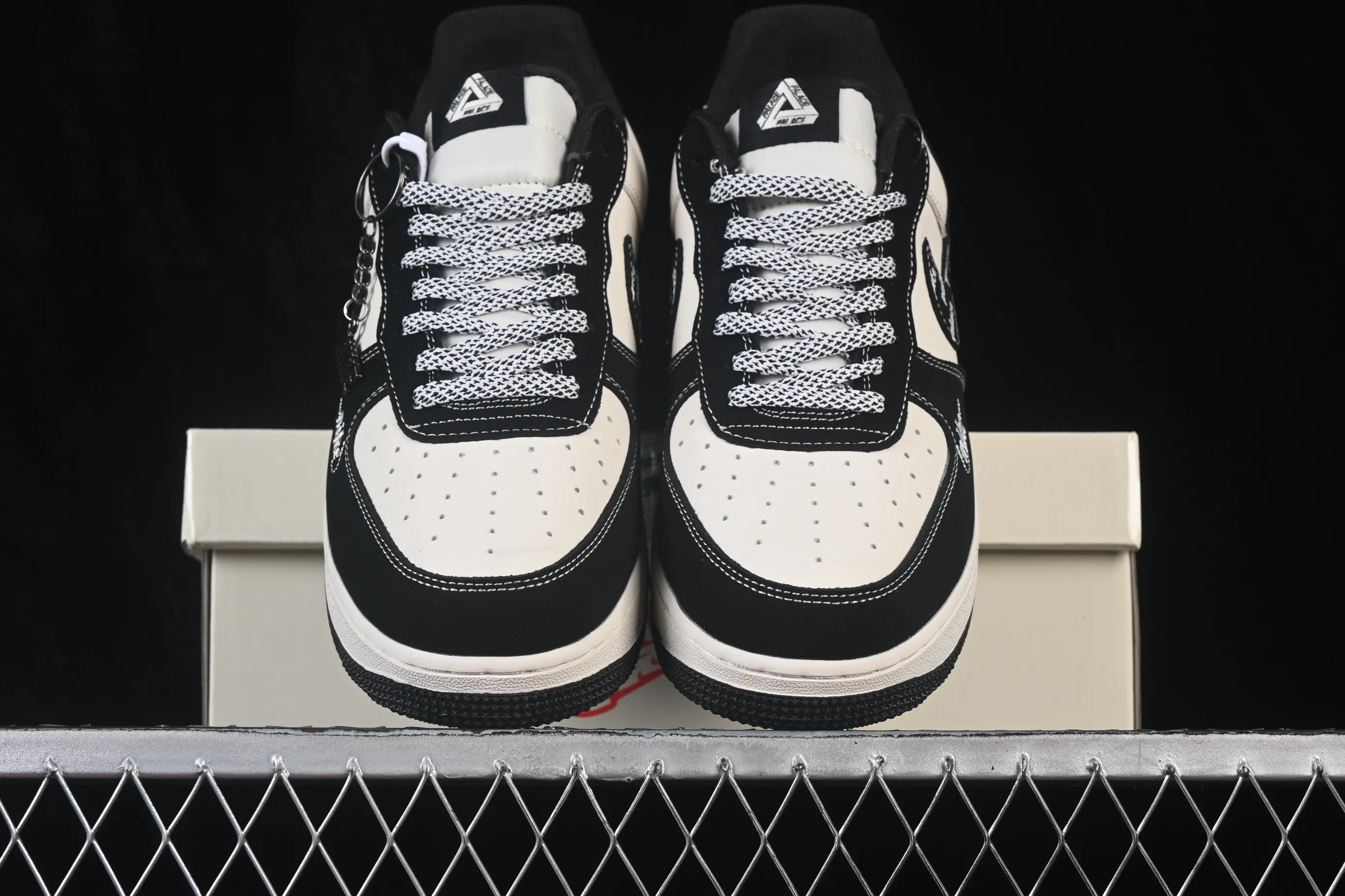All categories Nk Air Force 1 Air Force series Nk Air Force 1 Low Air Force low-top Nike Air Force 1'07 Low Black, beige and blue contrast Air Force 1 low-top casual sneakers DW8806-005